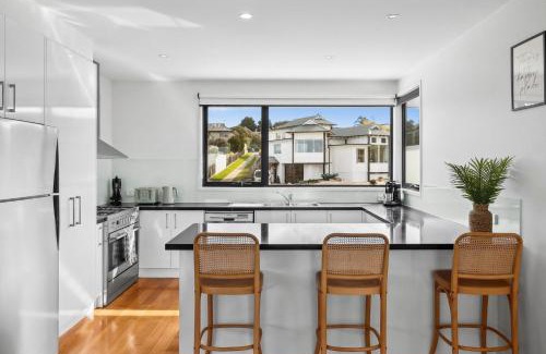 Torquay House | Torquay Point White-Water Retreat