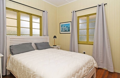 Torquay House | Torquay Treasure Located in beautiful Hervey Bay less than 100m walk to the beach