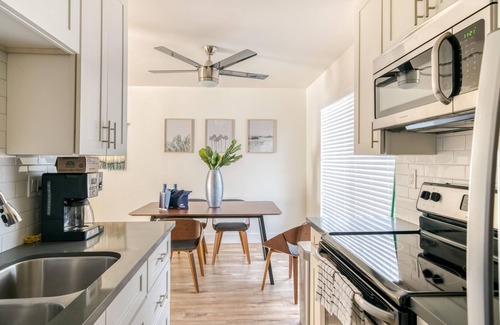 Torrance Apartment | Torrance 2BR 10 Minutes from the Beach