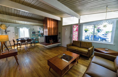 Harbor House | Torrance Mid Century Home Close To Beaches, Shopping, Dining, Entertainment