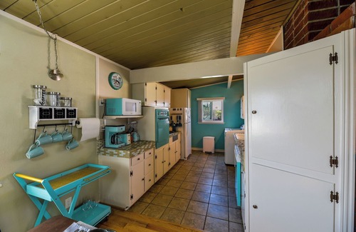 Harbor House | Torrance Mid Century Home Close To Beaches, Shopping, Dining, Entertainment