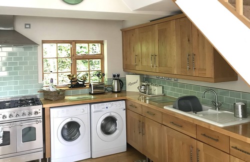 Castleton Cottage | Torside Holiday Cottage in Stunning Peak Cavern Gorge, Castleton