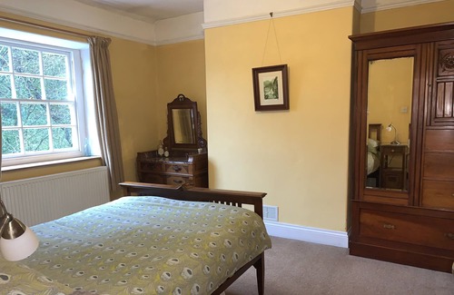 Castleton Cottage | Torside Holiday Cottage in Stunning Peak Cavern Gorge, Castleton