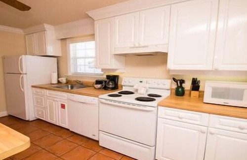 Bradenton Beach Hotel | Tortuga 2 Bedroom 2 Bathroom. 2nd floor stairs only Pet Friendly
