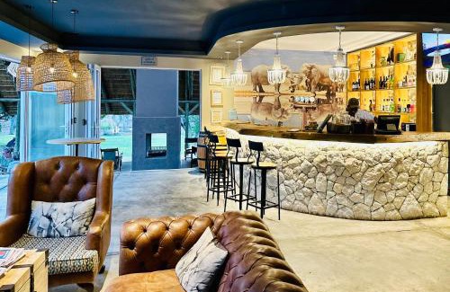 Okaukuejo Cabin | Toshari Lodge