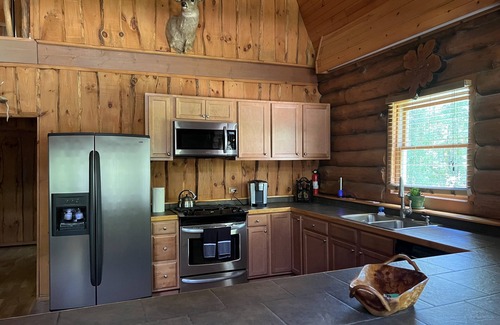 Zenda House | Total Privacy ! Log Home Surrounded By 5 Acres Of Woods near Geneva Lake.