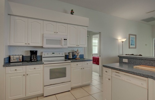 Englewood East Villa | Total Retreat-4 Bed Rooms, 3 bathrooms, Awesome Lake View, near Beaches/Shopping