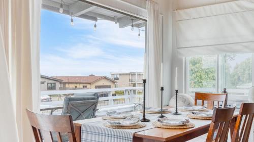 Coupeville House | Totally Beachin Getaway by AvantStay Waterfront