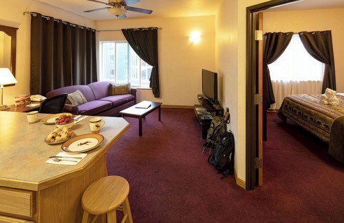 Valdez Hotel | Totem Hotel and Suites