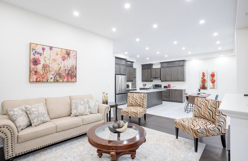 Adjala-Tosorontio House | Tottenham Luxury Escape | New 4BR, 3.5WR Retreat