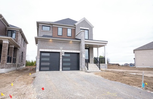 Adjala-Tosorontio House | Tottenham Luxury Escape | New 4BR, 3.5WR Retreat