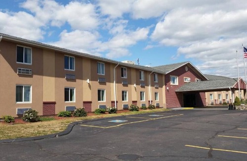 Foxboro House | Tour Around Town! 4 Spacious Units, FREE Bfast, Close to Gillette Stadium!