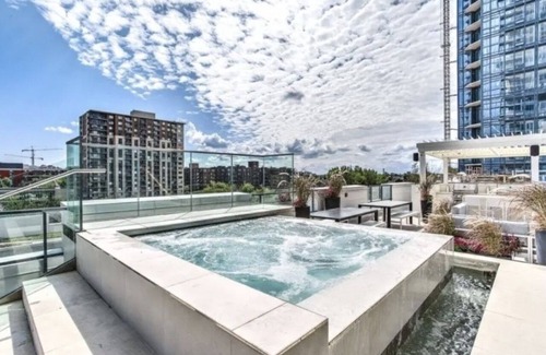 Ville-Marie Apartment | Tour des Canadiens 2 | 28th floor with panoramic city view | 2 bdrms, 2 bathrms