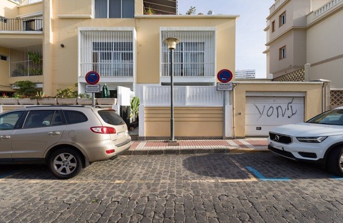 Las Palmas de Gran Canaria Apartment | Townhouse in Las Palmas near Playa Alcaravaneras