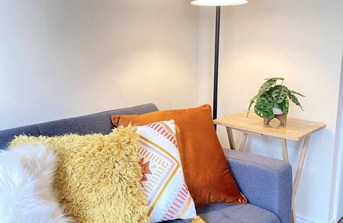 Corby House | Towcester House - Spacious 3 Bedrooms, Garden, Free Parking, Smart TV