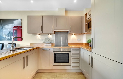 Riverside Apartment | Tower Bridge Modern 2Bed 2Bath Apartment by London Bridge