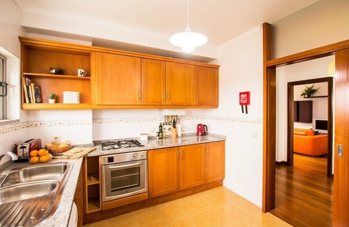 Aveiro Apartment | Tower House with Free Garage