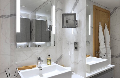 Tower Hill Hotel | Tower Suites by Blue Orchid