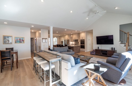 Jacksons' Gap House | Tower View: A Lakeside Haven