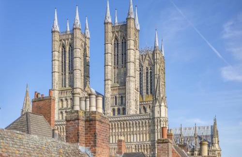 Lincoln Apartment | Tower View - Uk48126