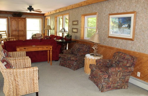 Birchwood Cabin | Towering Pine Cabin: Your Family’s Perfect Getaway