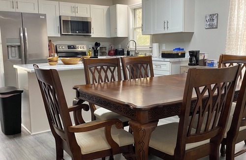 Nashville House | “Town and Around” Charming 3-bedroom townhome in Nashville pet friendly