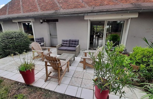 Casteljaloux House | Town center character villa near the lake