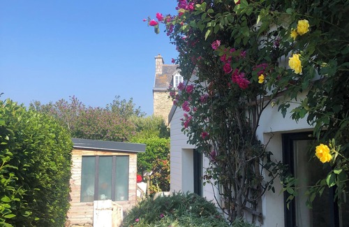 Roscoff House | Town center house 5 minutes from beaches (pets welcome).