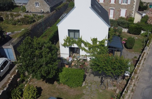 Roscoff House | Town center house 5 minutes from beaches (pets welcome).