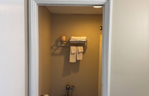 Clinton Hotel | Town & Country Motel