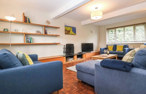 Orford Cottage | TOWN FARM HOUSE, ORFORD, pet friendly, with open fire in Orford