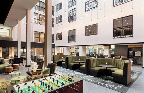 Brookline Hotel | Town House Queen Room at Arcadian Hotel! Close to Coolidge Corner Theatre