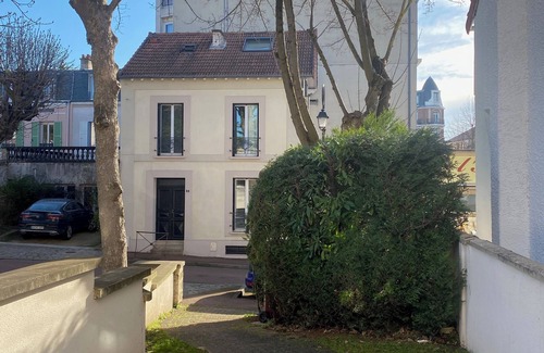 Saint-Cloud House | Town house with kitchen veranda and terrace