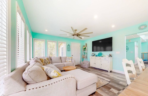 Cedar Neck House | Town of Ocean View renovated home on half acre with decks & W/D