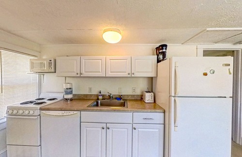 South Rehoboth Apartment | Town of Rehoboth Beach apartment w/patio, grill, 2 blocks from beach