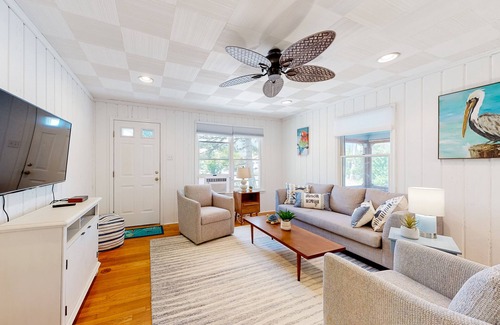 South Bethany Cottage | Town of South Bethany oceanside cottage with screened porch, outdoor shower, W/D