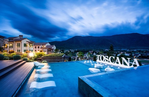 Pong Ta Long Hotel | Town Square Suites by Toscana Valley