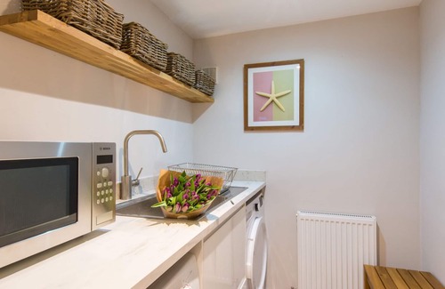 St. Andrews House | Towncentre house and parking.Sleeps 8 in 4 bedrooms and 3 b/rooms.Walk to beach
