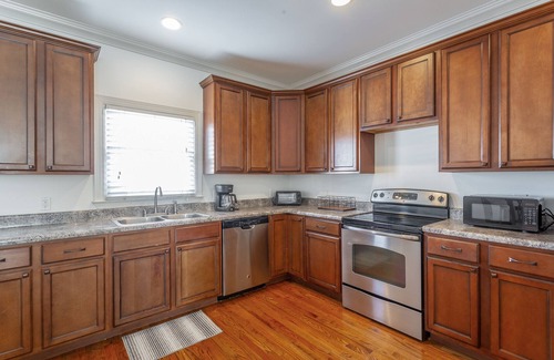 MLK University House | Townhome 1 mile from Erlanger Hospital & UTC Campus!