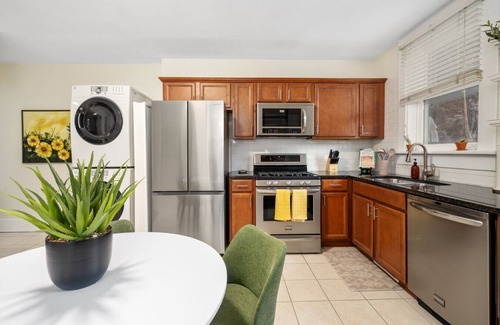 German Village House | Townhome|German Village|Private Patio|Near OSU