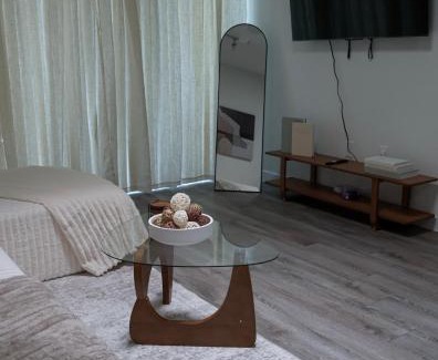 Hunter's Point Apartment | Townhome in North Austin