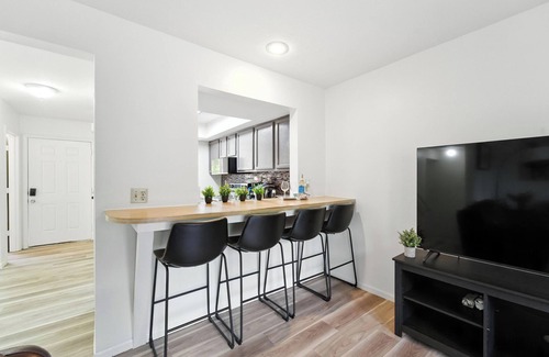 Columbia House | Townhome Mins to Hospitals*District*Mizzou*Parks