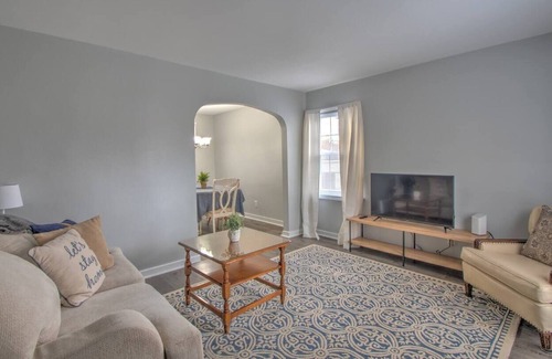Munster House | Townhome near Munster Community Hospital Adelaide Pl