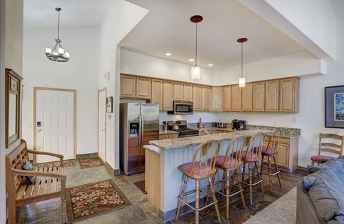 Peak 8 House | ⭐️ Townhome On Bus Route, NordicTrails HeatedGarage, Close to Slopes EV Charger
