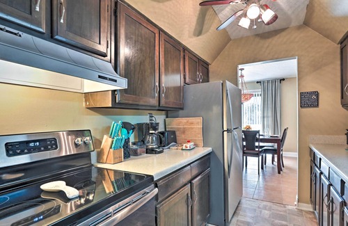 Summerville House | Townhome w/ Pool Access, 20 Mi to Dtwn Charleston!