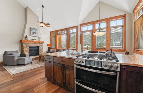 Keystone House | Townhome with Stunning Mountain Views from Private Deck, Shuttle Stop Nearby!