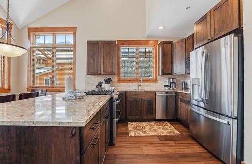 Keystone House | Townhome with Stunning Mountain Views from Private Deck, Shuttle Stop Nearby!