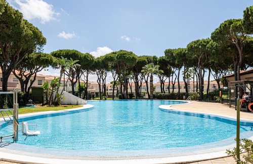 Poblado Sancti Petri House | Townhouse near La Barrosa Beach with communal pool