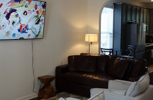Pickwood House | Townhouse 3bd 3.5 bth Auburn, AL Quiet area and pet friendly 1 mile from campus