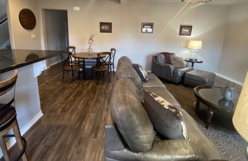Wellborn House | Townhouse 7 minutes from Kyle Field